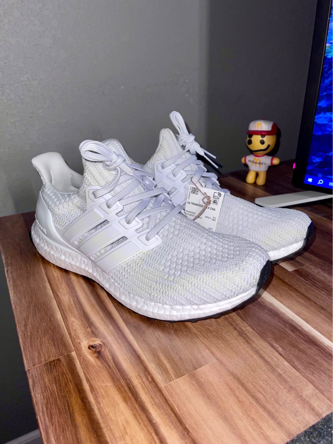 Men's adidas UltraBoost 4.0 DNA Cloud White Running Shoes Size 9